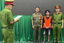 Giả khách mua hàng để trộm nhiều điện thoại đắt tiền