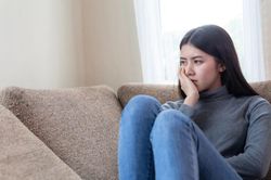 Chồng đưa tiền chợ 3 triệu/tháng còn tiếc, mua đồ hiệu 30 triệu không chớp mắt