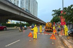 Mưa to tầm tã suốt đêm, Hà Nội không ghi nhận điểm ngập