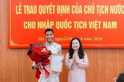 Trao quyết định nhập quốc tịch Việt Nam cho cầu thủ Nguyễn Adou Leygley Minh