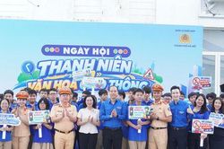 Tuổi trẻ Hà Nội: Từ 'biết luật' đến văn hóa giao thông