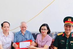 Xã Quang Minh thăm hỏi, tặng quà người có công tiêu biểu trên địa bàn