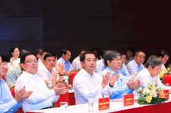 Trao đổi kinh nghiệm về triển khai thực hiện c&aacute;c định hướng lớn ph&aacute;t triển Thủ đ&ocirc;