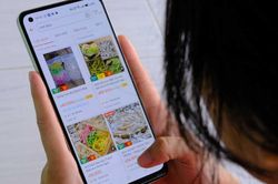 Mẹ tôi về hưu lương 7 triệu nhưng tháng nào cũng gọi điện xin thêm