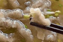 Thịt heo nấu kiểu này lạ mà ngon: Chua cay, mềm mướt, ăn với cơm hay bún đều 'hết sảy'