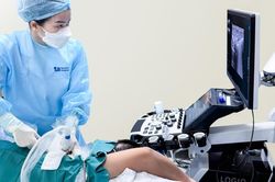 Sờ thấy khối u ở vú, cô gái 20 tuổi may mắn nhờ làm điều này