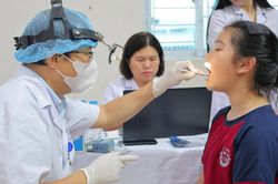 Khám sức khỏe cho khoảng 6000 học sinh ở phường Nghĩa Đô