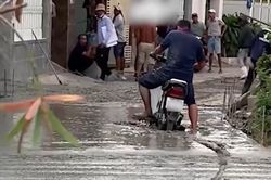 Cố chấp đi vào đường đang thi công, người đàn ông nhận 'kết đắng'