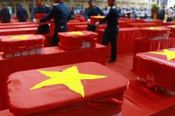 X&uacute;c động h&igrave;nh ảnh tiếp nhận hơn 7.000 mẫu h&agrave;i cốt liệt sĩ tại S&acirc;n bay Gia L&acirc;m