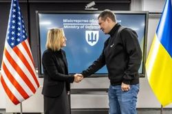 Vì sao cựu Bộ trưởng Quốc phòng Ukraine tới Mỹ sau khi bị cách chức?