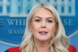Phát ngôn viên Leavitt sẽ gia nhập 'siêu ủy ban' ủng hộ ông Trump