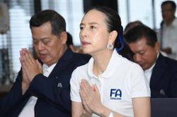 Sân Rajamangala sức chứa hơn 50.000, Thái Lan mới bán được 20.000 vé