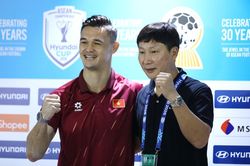 HLV Kim: Nếu Ronaldo hay Messi s&uacute;t h&ocirc;m nay, L&ecirc; Giang cũng cản được