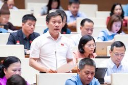 Đảm bảo c&ocirc;ng chức, vi&ecirc;n chức, người lao động c&oacute; thể trang trải cuộc sống bằng ch&iacute;nh tiền lương của m&igrave;nh