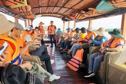 Bộ VHTTDL: Ki&ecirc;n quyết xử l&yacute; đối với tổ chức, c&aacute; nh&acirc;n cố t&igrave;nh đưa kh&aacute;ch v&agrave;o khu vực đ&atilde; được cảnh b&aacute;o nguy hiểm