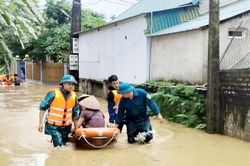 Bão số 4: Đã sơ tán hơn 160 hộ dân ở các vùng có nguy cơ ngập sâu, sạt lở đất