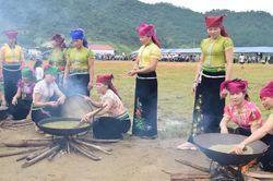 Gìn giữ bản sắc văn hóa, tạo nền tảng phát triển bền vững