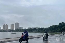 Thời tiết ng&agrave;y 22/8: Bắc Bộ c&oacute; mưa vừa, mưa to v&agrave; d&ocirc;ng; Trung Bộ c&oacute; nơi nắng n&oacute;ng