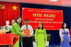 Cà Mau: Các phường, xã công bố quyết định sắp xếp các trường học