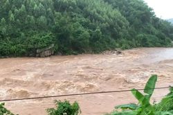 [Video] Nhiều nh&agrave; d&acirc;n ở Bắc Ninh bị c&ocirc; lập, giao th&ocirc;ng chia cắt do mưa lũ b&atilde;o số 4