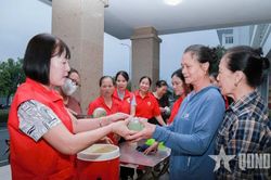 Ấm áp nồi cháo nghĩa tình
