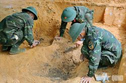 Sư đo&agrave;n 10 (Qu&acirc;n đo&agrave;n 34): Quy tập được một bộ h&agrave;i cốt liệt sĩ c&ugrave;ng nhiều di vật