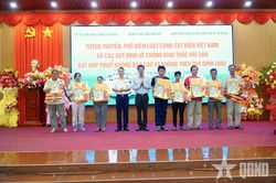 Vùng Cảnh sát biển 4: Đẩy mạnh tuyên truyền chống khai thác IUU tại các xã ven biển