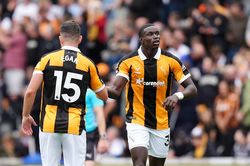 Man Utd thua sốc tân binh ở Ngoại hạng Anh