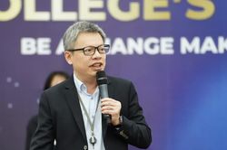 Khi th&ocirc;ng tin trở n&ecirc;n dư thừa, b&aacute;o ch&iacute; c&ograve;n lại g&igrave;?
