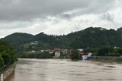 Lũ trên 4 sông đang lên, yêu cầu sẵn sàng hộ đê
