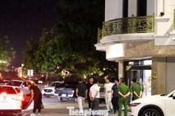 Công an rời nhà Hải Sapa TV lúc nửa đêm, người dân hiếu kỳ vẫn ùn ùn kéo đến