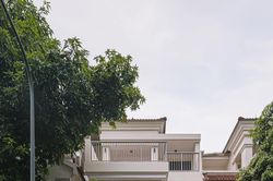 Cải tạo căn nhà liền kề hơn 20 năm tuổi dành không gian cho hội họa