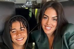 Georgina Rodríguez làm thủ tục nhận nuôi 3 con riêng của Ronaldo