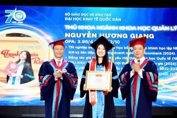 Bất ngờ với những kỉ lục tại lễ tốt nghiệp của sinh vi&ecirc;n Đại học Kinh tế Quốc d&acirc;n