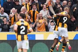 Trực tiếp Hull City vs MU 2-0 (H2): Không vào!!! MU thoát thua