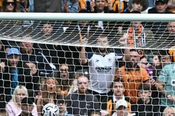 Trực tiếp Hull City vs MU 1-0 (H1): V&agrave;o!!! MU thủng lưới