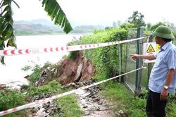 Mưa lớn g&acirc;y sạt lở, nứt nh&agrave; tại Ph&uacute; Thọ