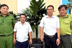 'Kh&aacute;ch kh&ocirc;ng mời' b&ograve; v&agrave;o c&ocirc;ng ty, t&agrave;i xế b&aacute;o c&ocirc;ng an