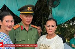 Tìm lại lắc vàng cho du khách giữa lễ hội Điện Huệ Nam