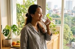 Uống nước ấm buổi sáng: 'Thần dược' hay thói quen truyền miệng?