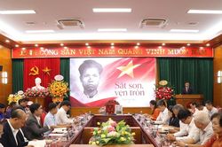Tiếp nhận nhiều hiện vật do gia đình của cố lão thành Cách mạng Trần Văn Mạc hiến tặng