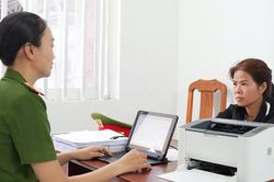 Bắt nữ TikToker 'QuyHoi' đăng video xuy&ecirc;n tạc, x&uacute;c phạm l&atilde;nh đạo TPHCM