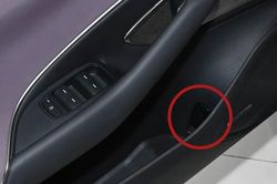 Nguy cơ mắc kẹt sau tai nạn, Trung Quốc triệu hồi xe kỷ lục