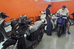 Sinh viên năm nhất, tài chính 25 triệu nên mua xe ga chạy xăng hay xe máy điện?
