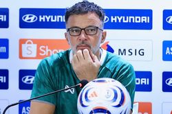 HLV Thái Lan lý giải nguyên nhân thua tuyển Việt Nam 0-2