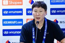 HLV Kim Sang Sik: Ronaldo hay Messi cũng không làm khó được Patrik Lê Giang