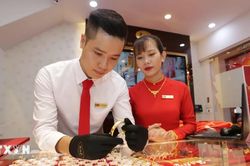 Giá vàng trong nước tăng, khoảng cách với vàng thế giới chỉ còn 1,7 triệu đồng