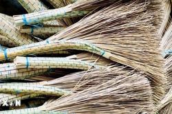 L&agrave;ng nghề b&oacute; chổi cọng dừa g&oacute;p phần giảm ngh&egrave;o ở n&ocirc;ng th&ocirc;n An Giang
