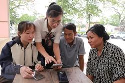 Học Bác mỗi ngày: Từ 'bình dân học vụ' đến 'bình dân học vụ số' - Học để làm chủ