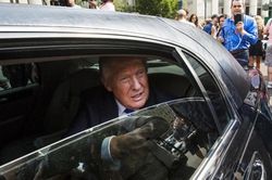 Tổng thống Trump sẽ cưỡi xe 'Quái thú' mở màn cuộc đua xe tại Washington D.C